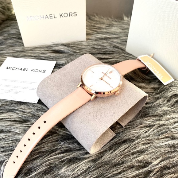 NWT authentic MK mother pearl rosegold blush watch - Picture 4 of 6